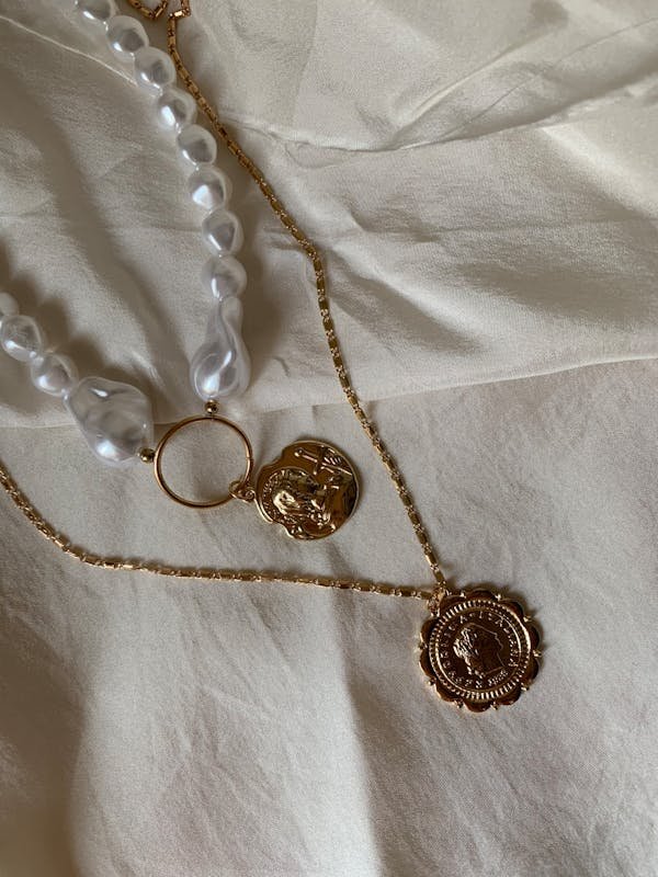 Bijoux à graver femme : sublimez vos souvenirs précieux