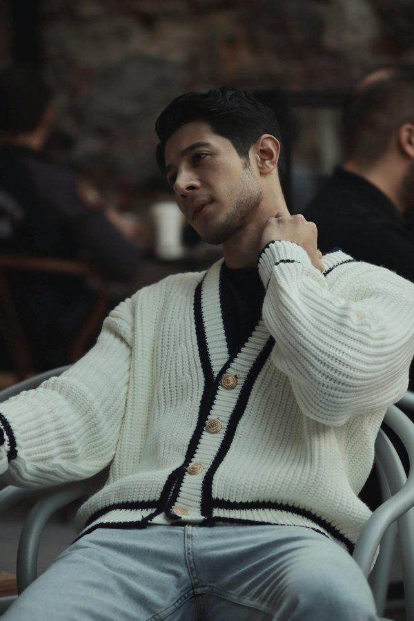 Découvrez les pulls balenciaga pour homme : élégance et confort